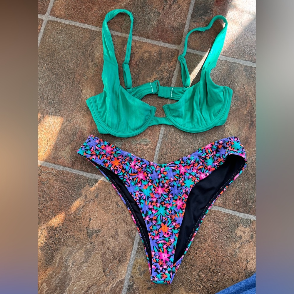 Tropik Vibrant Green and Multicolor Women's Bikini Set